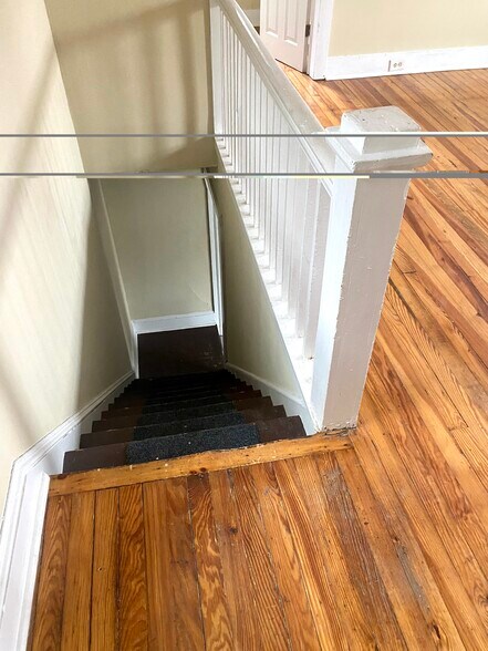 Building Photo - 19 Center St