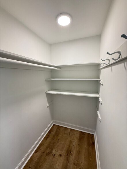 Building Photo - 8716 Plymouth St