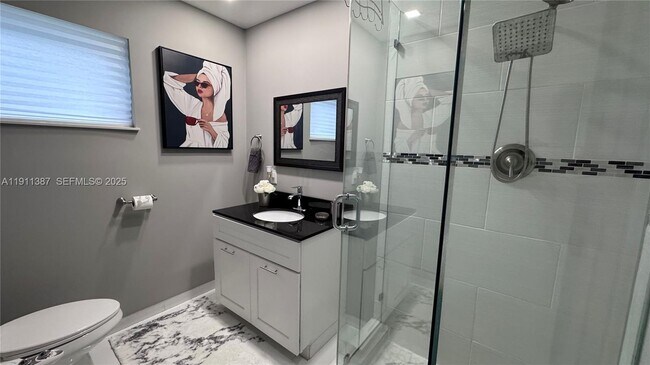 Building Photo - 1332 Van Buren St