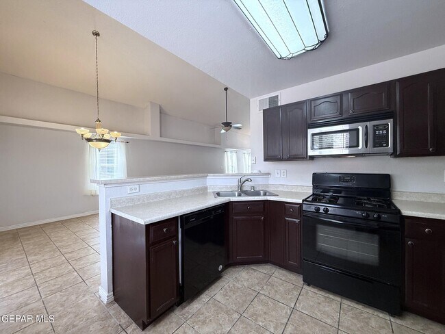 Building Photo - 14057 Tierra Delfin Dr