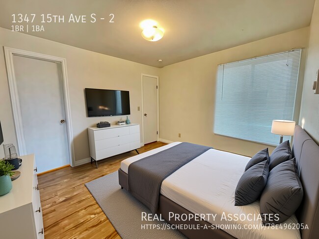Building Photo - 1347 15th Ave S