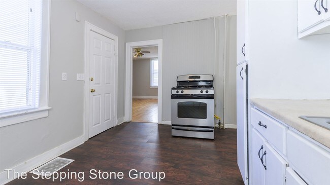 Building Photo - 2307 University Ave NE