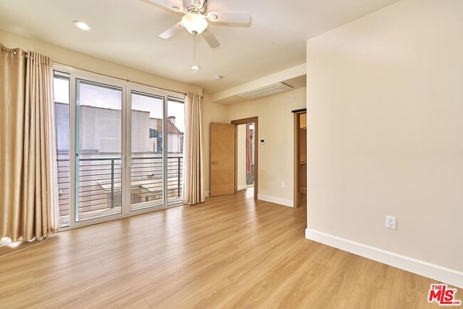 Building Photo - 823 Lorraine Blvd