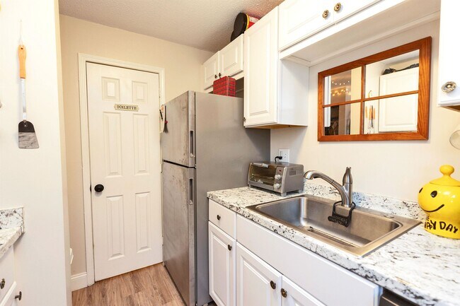 Building Photo - 147 Beech St