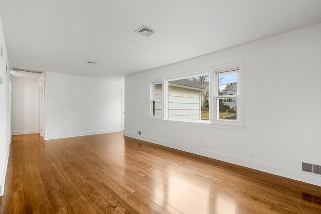 Building Photo - 319 Wagner Ave