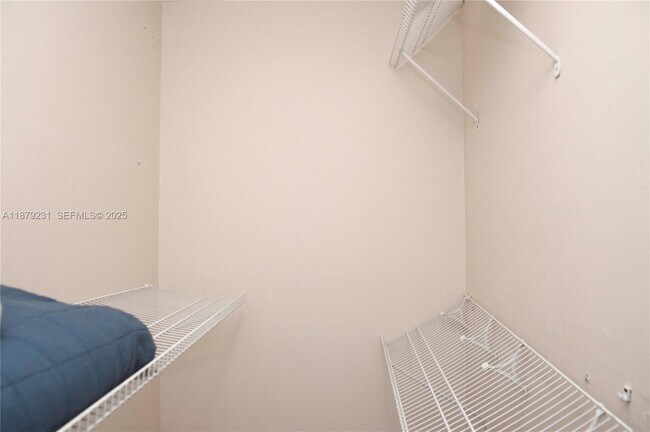 Building Photo - 458 SE Doat St