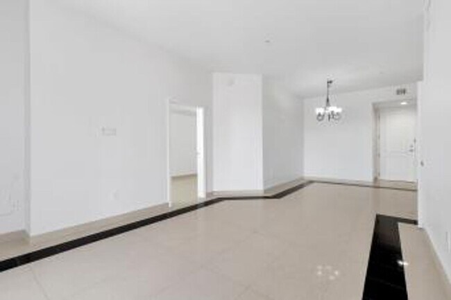 Building Photo - Two bedroom Park Avenue Condo/Freshly pain...