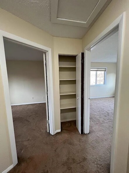 Upstairs Hall & Linen Closet - O1 Grandview Dr