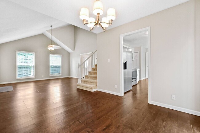 Building Photo - Pet Friendly Three Bedroom!