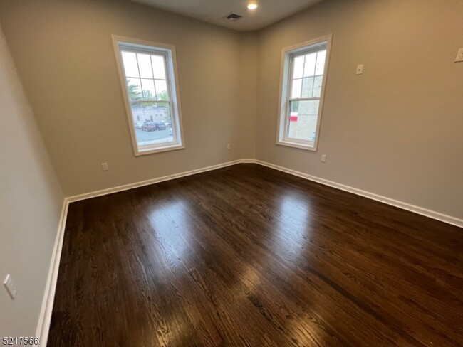 Building Photo - 109 Wanaque Ave