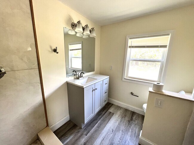 Building Photo - FIRST MONTHS RENT FREE!!! 5 ACRES OF PARAD...