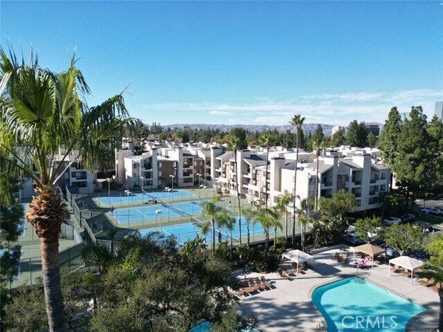 Building Photo - 5540 Owensmouth Ave