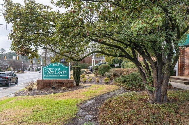 Building Photo - 4266 Roswell Rd NE