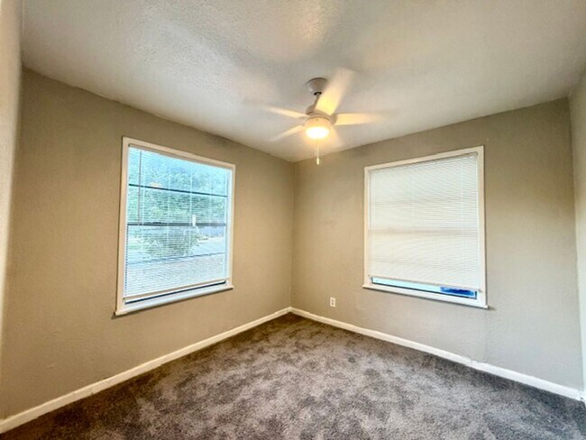 Building Photo - 2613 Baylor Ave
