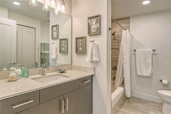 Building Photo - 1709 N Tamiami Trl