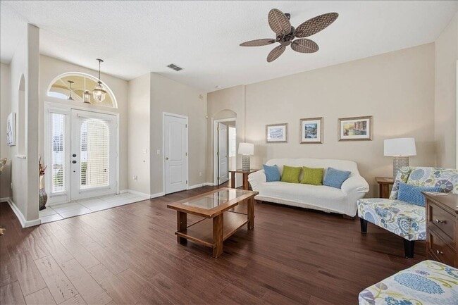 Building Photo - 722 Brighton Dr