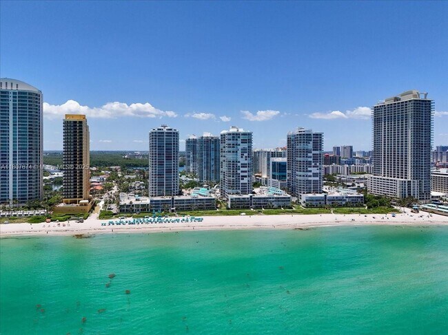 Building Photo - 16425 Collins Ave