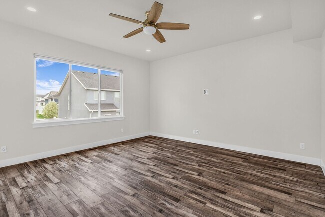 Building Photo - Spacious 6 Bed Home with Dual Kitchens, EV Charging & Modern Finishes in Layton