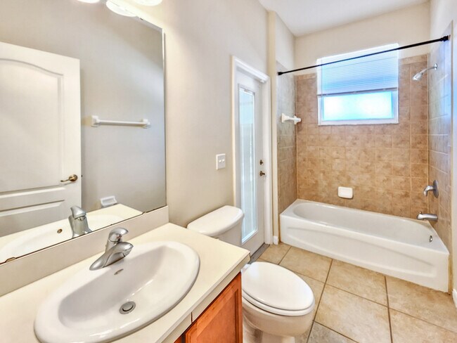 Building Photo - 204 Patrice Hope St