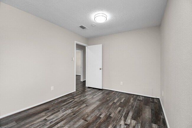 Building Photo - 13002 Kingsmill Dr