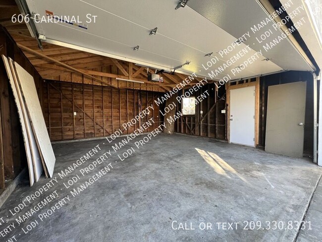 Building Photo - Remodeled 3 Bedroom Home