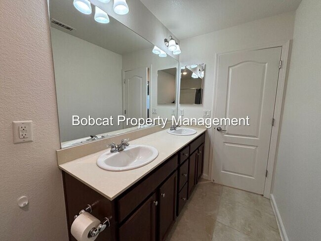 Building Photo - 100 Deschutes Dr