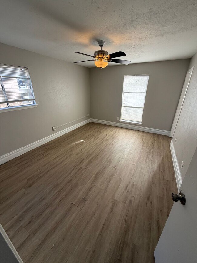 Building Photo - 315 Paldao Dr