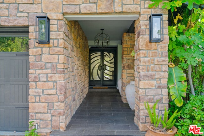 Building Photo - 3677 Eddingham Ave