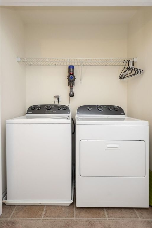 Building Photo - 2040 Hickory Brook Dr