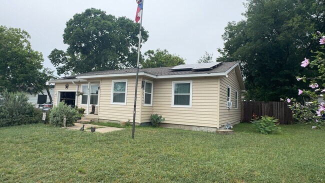 Primary Photo - 3-bedroom 1-bathroom house!