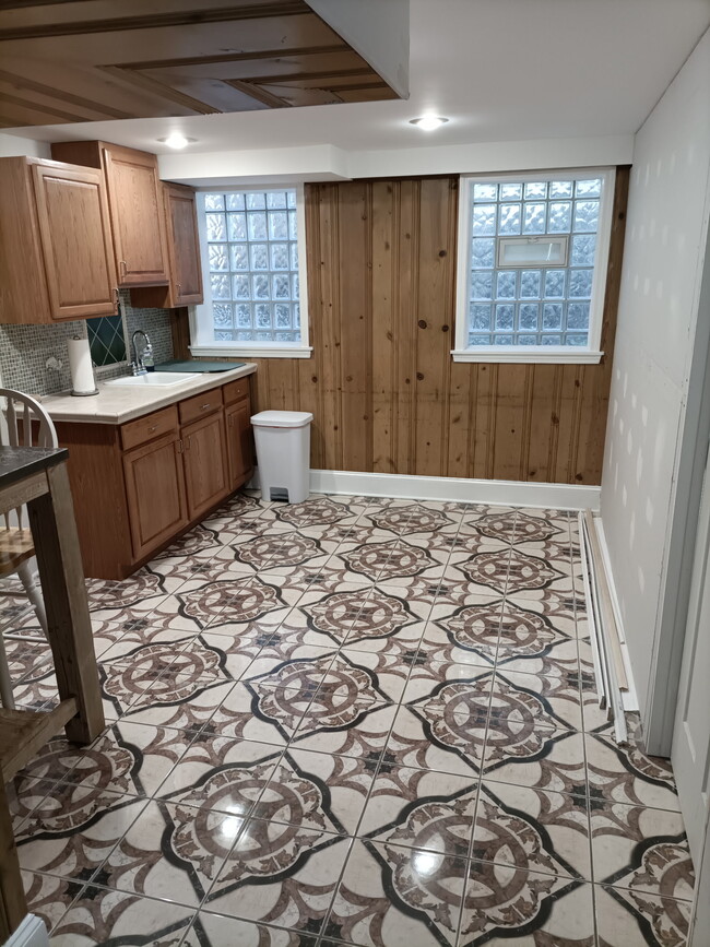 Building Photo - 8227 S Chappel Ave