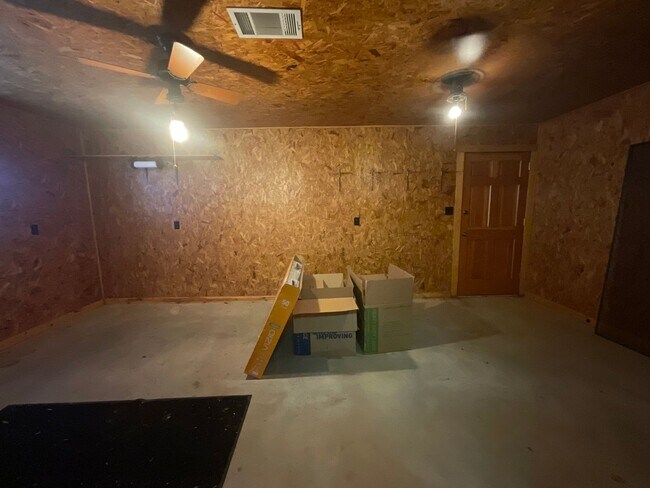 Building Photo - Gorgeous 2 Bedroom, 2 1/2 Bath Home  with BONUS room in Sunrise Beach, TX.