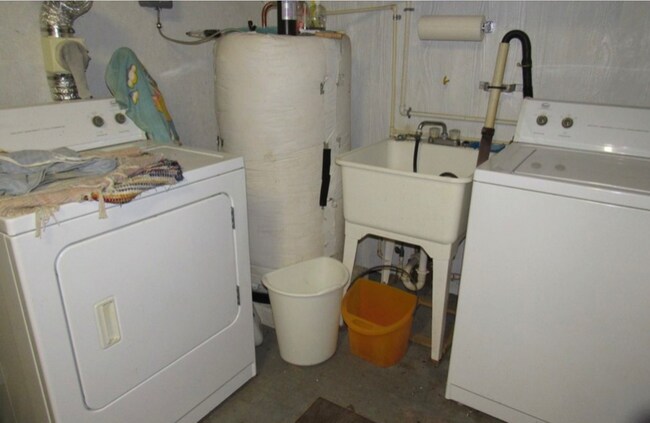 Building Photo - 2009 FL-81