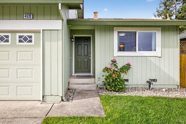 Building Photo - 4533 Hillview Ct