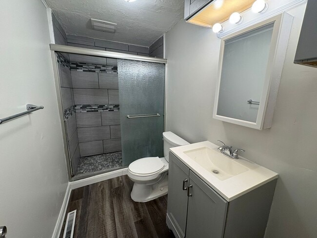 Building Photo - Spacious 3 Besroom Home Brunswick OH