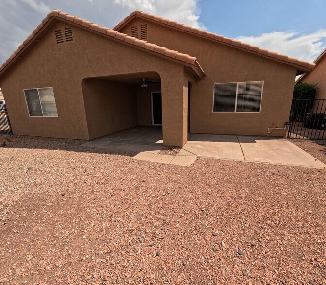 Building Photo - 1675 E Segovia Way