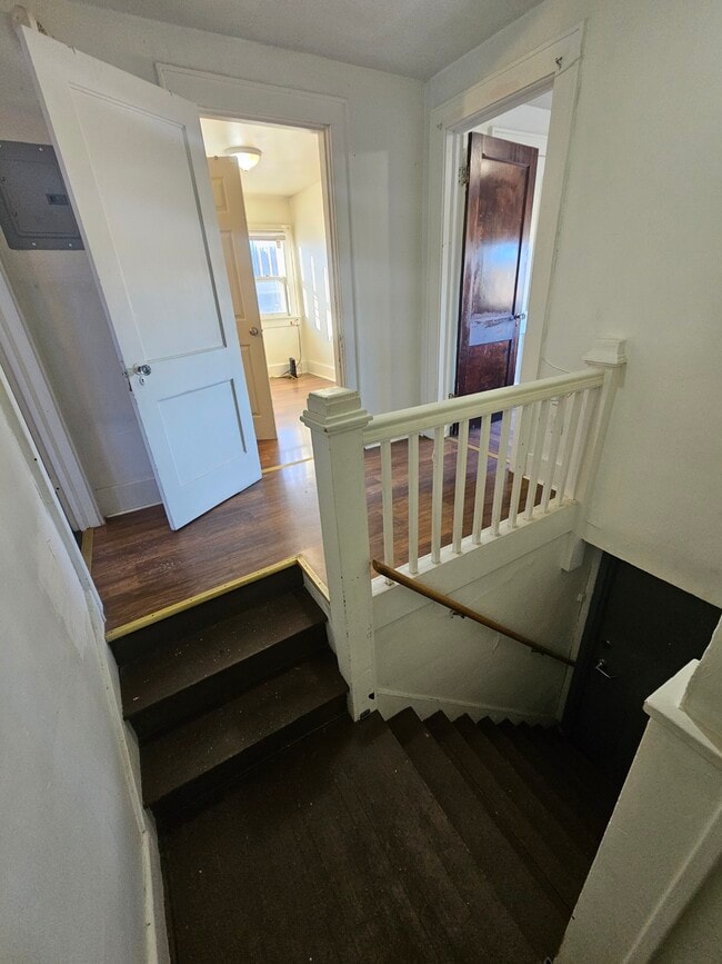 Building Photo - 132 Simpson St