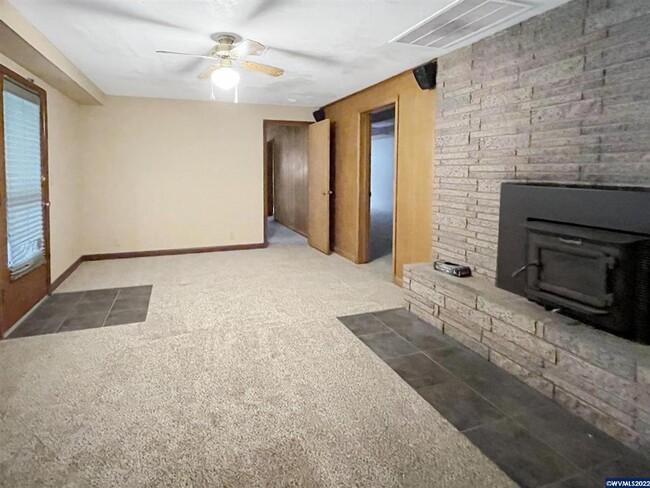 Building Photo - MOVE-IN SPECIAL $500 off first month's ren...