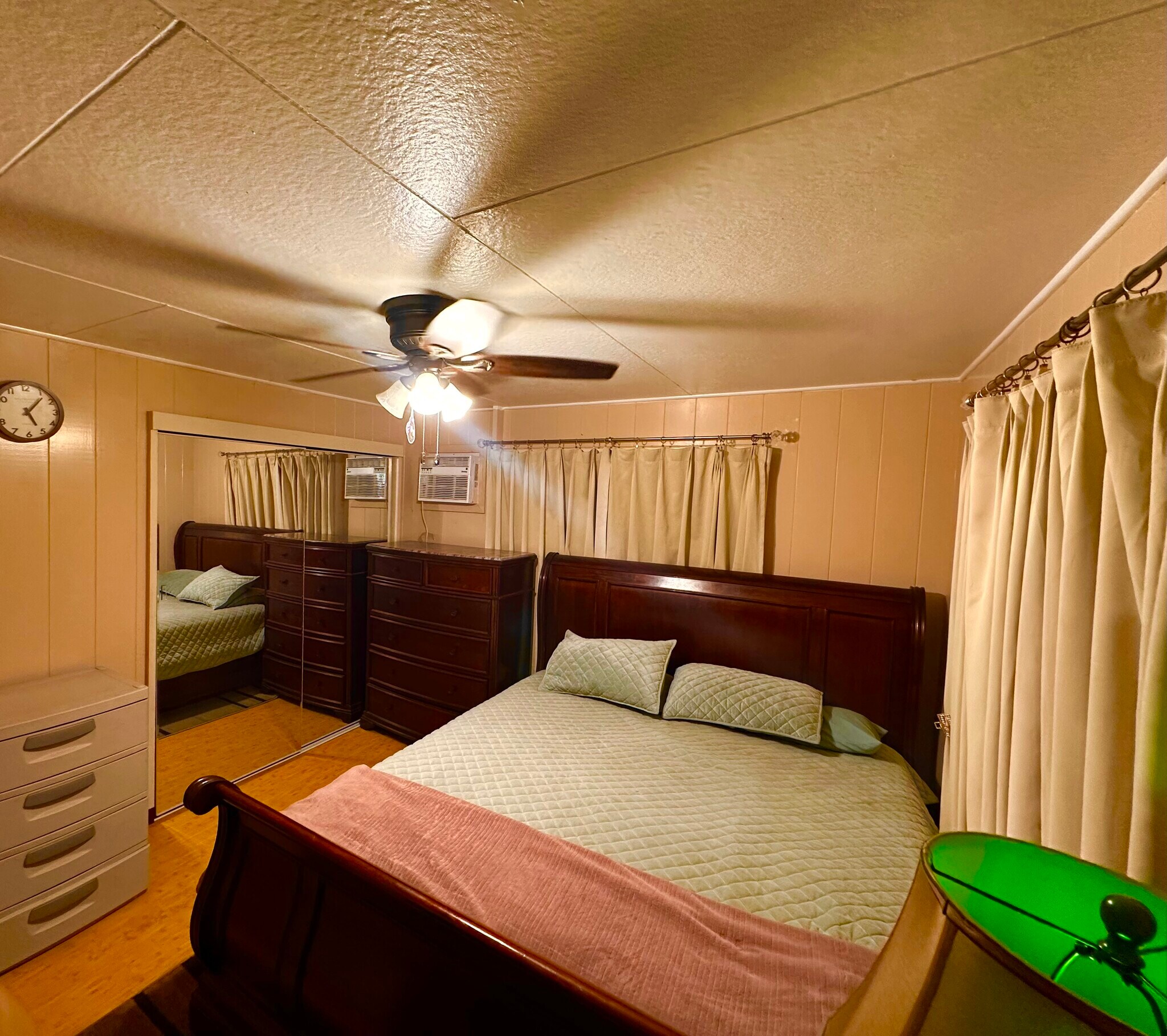 Building Photo - 2668 Kalihi St