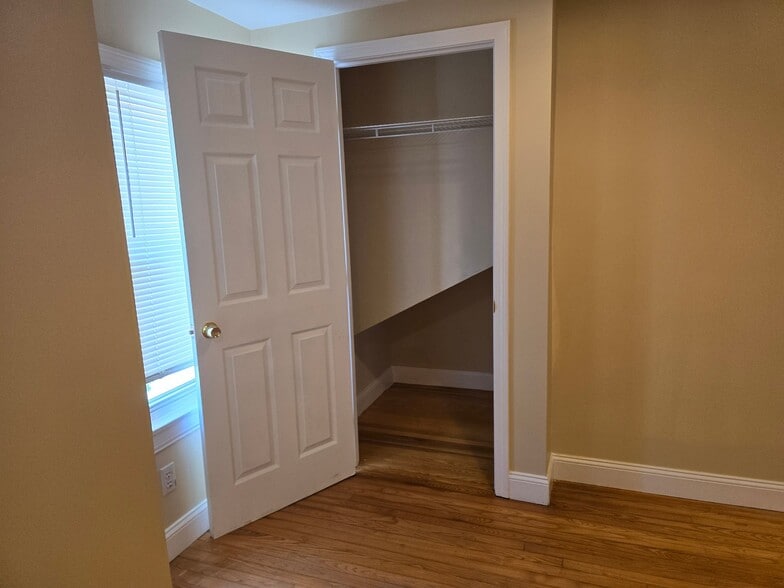 Building Photo - 27 Shelby St