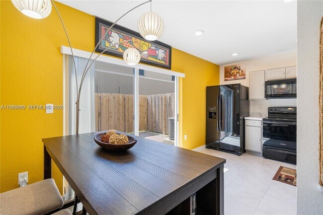 Building Photo - 495 NE 5th Ln