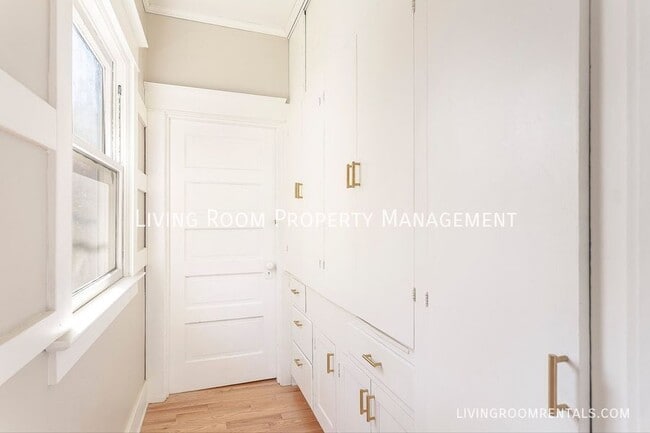 Building Photo - 6303 SE Windsor Ct