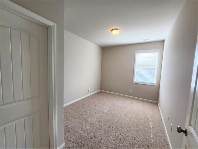 Building Photo - 5666 Apple Grove Rd NE