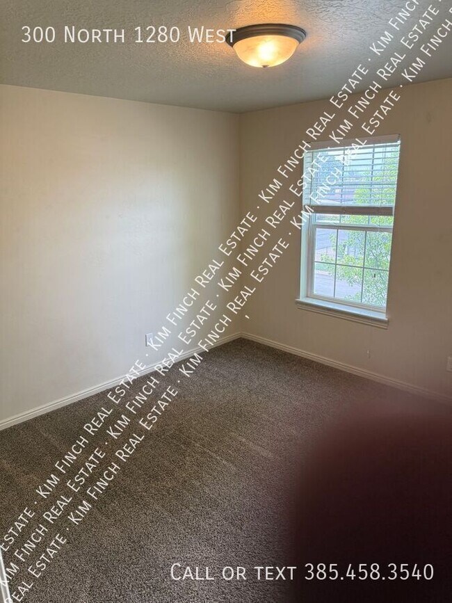 Building Photo - 300 1280 W