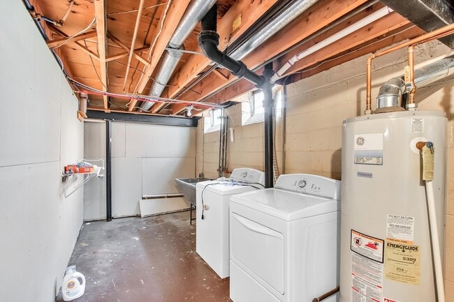 Building Photo - 16345 Pollyanna St