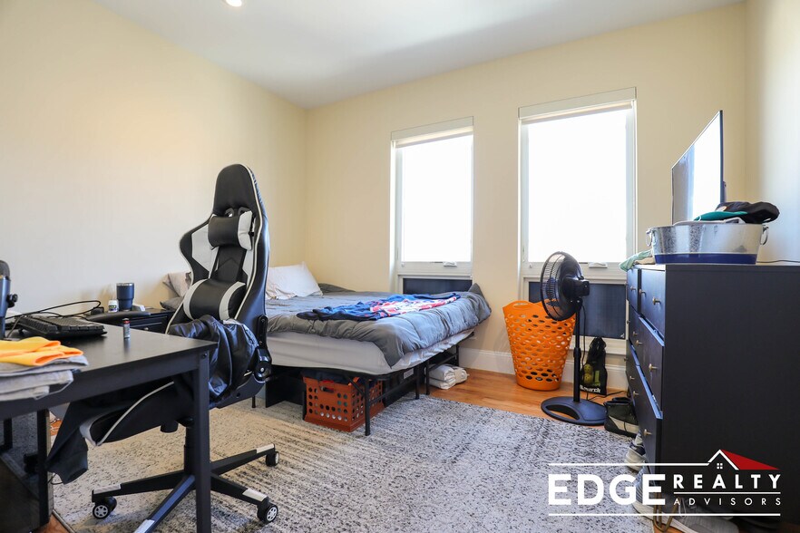 Building Photo - 40 Glencoe St