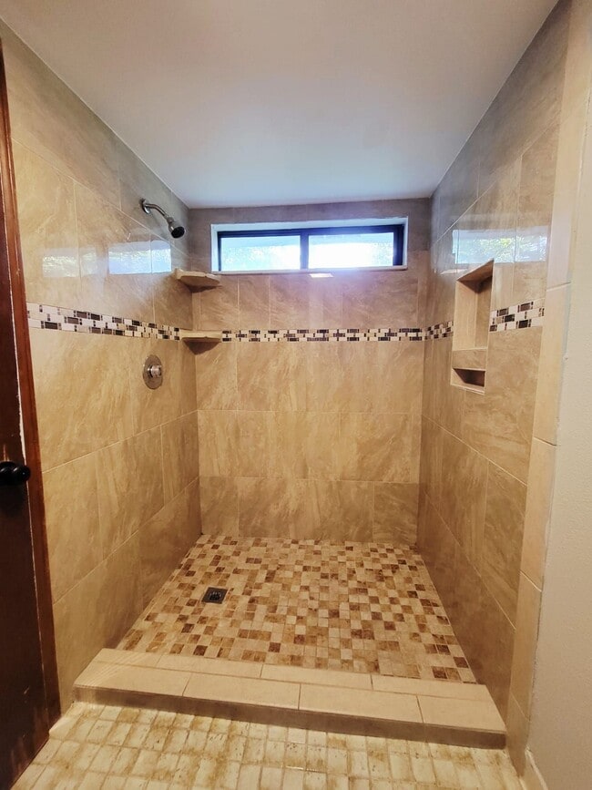 Building Photo - 4715 Cricklewood Ln