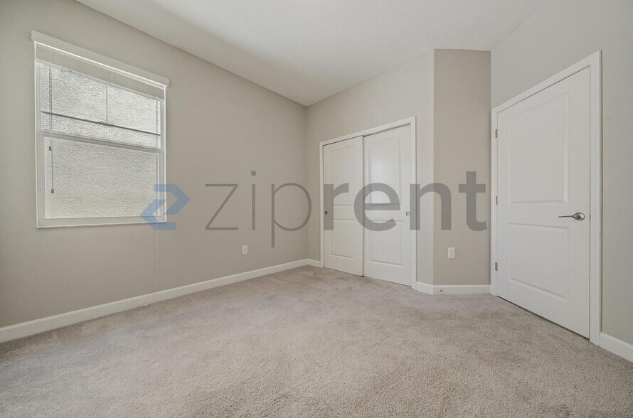 Building Photo - Unit
