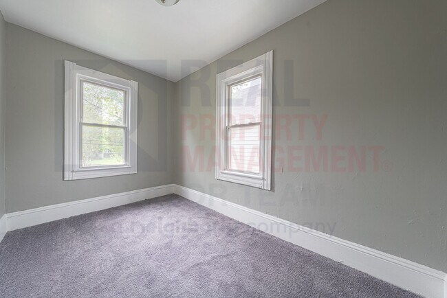 Building Photo - 1079 E 68th St