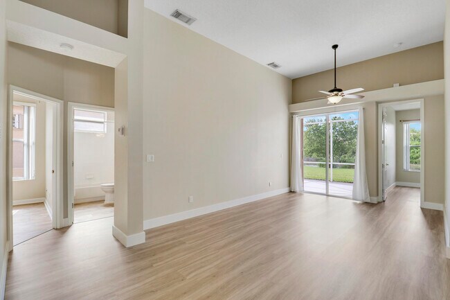 Building Photo - 726 SW Aruba Bay